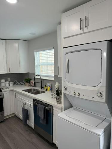 Spacious 1 Bdrm Studio Montrose in Houston, USA