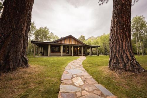 Private River Front Cabin in Darby (MT)