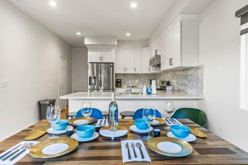 Luxurious 4BR in prime LA location with great view near สวนสาธารณะกริฟฟิธ