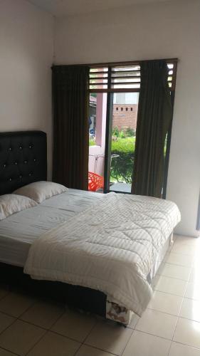 Bernard's Guest Houses in Samosir