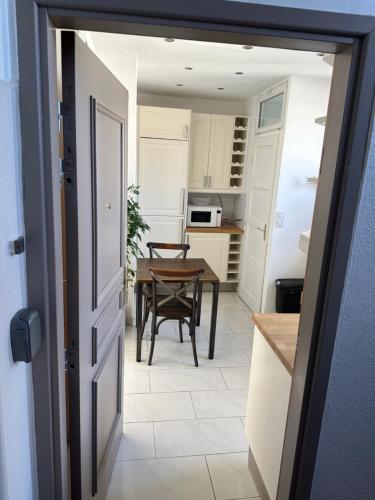 Kitchen, Ideal pour visiter Paris in Saint Mande