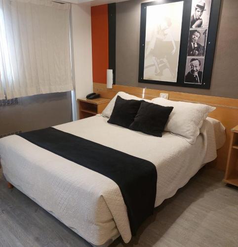 Double Room image 6