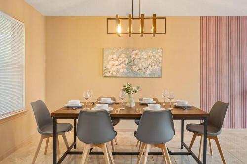 Chic and Cozy Home in Katy in Hot Wells, USA