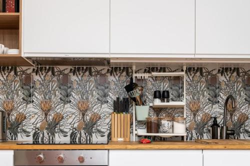 Konyha, Modern Home in Deakin Medical Precinct - Hosted by Canstay in Deakin