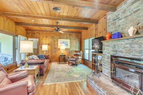 Shangri-La home in Mena, USA