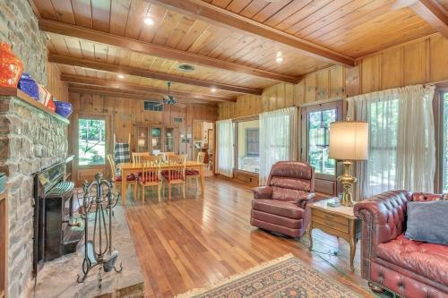 Shangri-La home in Mena, USA