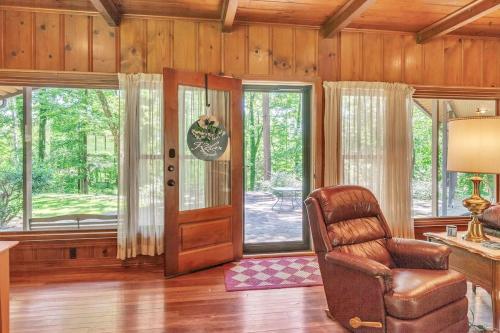 Shangri-La home in Mena, USA