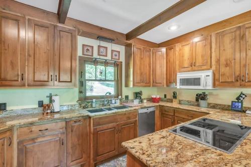 Shangri-La home in Mena, USA