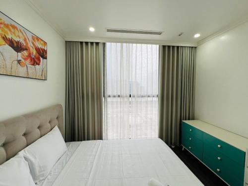 Two-Bedroom Apartment with View image 10