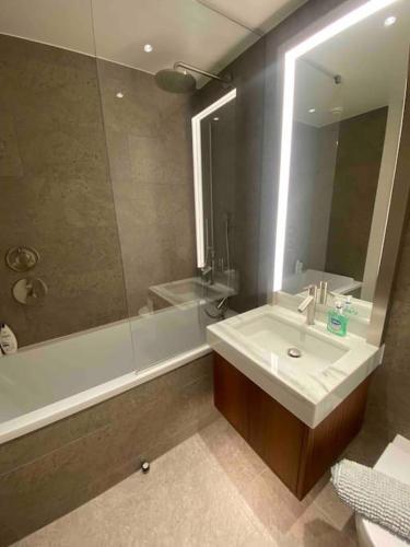 Landmark Entire 2BD Flat Prime Zone1 River, Londres (foto 7)
