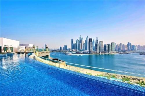 Modern 1BR Seven Palm Private Beach Infinity Pool, Dubai