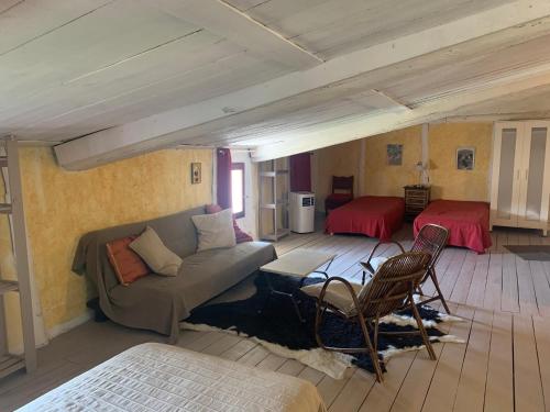 4 twin beds