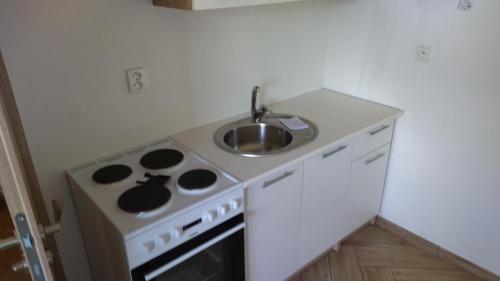 Garsonka Bellova in 奥雷奇奥瓦博顿