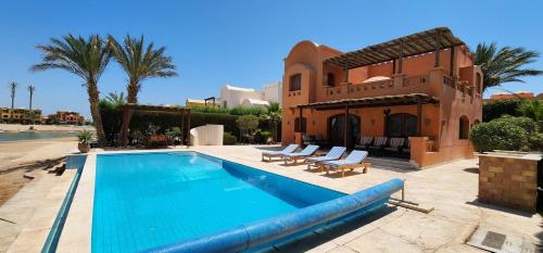 Nayah Stays, Lagoons beach, Paradise 3 ensuite with private pool, Hurghada