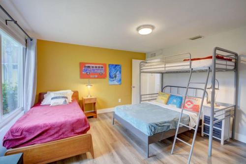 NEW The Tikki Hideaway in Lake Worth, USA