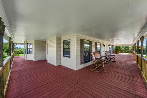 Sevierville Mountain Retreat- Breathtaking Views! home in Sevierville, USA