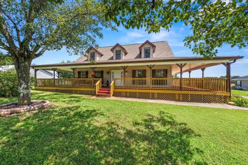 Sevierville Mountain Retreat- Breathtaking Views! home in Sevierville, USA
