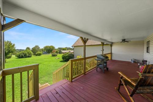 Sevierville Mountain Retreat- Breathtaking Views! home in Sevierville, USA