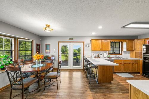 Sevierville Mountain Retreat- Breathtaking Views! home in Sevierville, USA