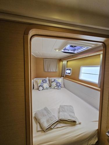 Private Catamarán With Crew - DON C - Lagoon 40 feet - All Inclusive (Private Catamaran With Crew - DON C - Lagoon 40 feet - All Inclusive) in 埃波班尼