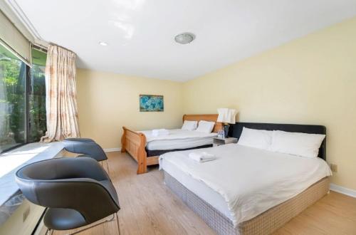 Stylish & Central Vancouver Retreat - Steps from Local Attractions! in Vancouver, Canada