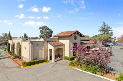 外部景觀, 西佳帕塔魯馬酒店 (Best Western Petaluma Inn) in 佩塔盧馬