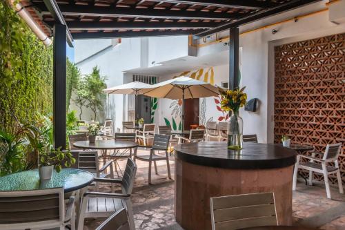 花園, The Paramar Beachfront Boutique Hotel With Breakfast Included - Downtown Malecon in 巴亞爾塔港海濱