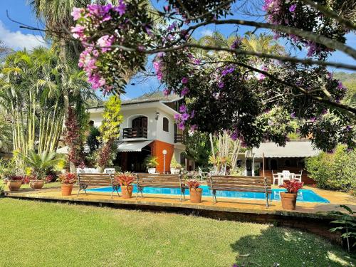Casa com Piscina e Área Gourmet em Mury