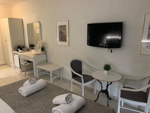 Alkyonides Hotel - image 2