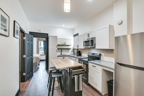 Apartment with Deck in Albany, Walk to Downtown! in Albany, USA