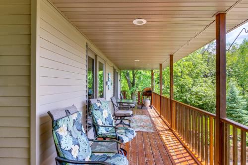 Private Lakefront Cabin w/ Hot Tub, Deck & Views in Spicer