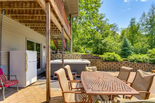 Private Lakefront Cabin w/ Hot Tub, Deck & Views in Spicer