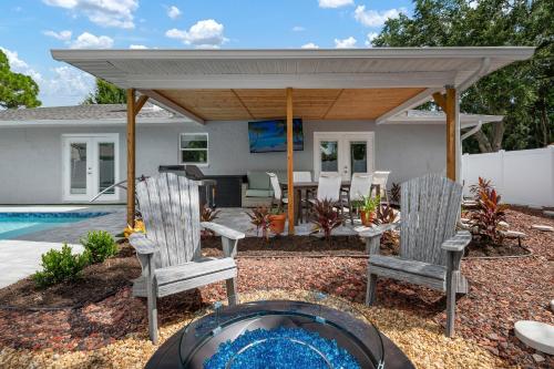 Serenity by the Sea! Cozy pool home with putting green & fire pit! in Bradenton, USA