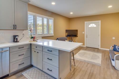 Cozy Santa Clarita Cottage Near Parks and Trails! in Santa Clarita, USA