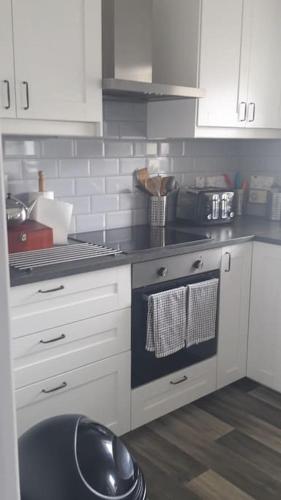 Kitchen, Liberty House - Bundoran seaside family & surfers holiday home in Bundoran
