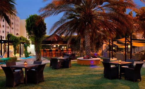 정원, 래디슨 블루 호텔 무스카트 (Radisson Blu Hotel Muscat) in 무스카트