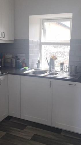 Kitchen, Liberty House - Bundoran seaside family & surfers holiday home in Bundoran