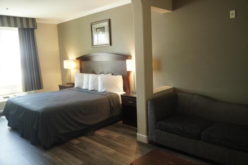 Days Inn & Suites by Wyndham Anaheim Resort - image 6