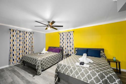 Lovely Montrose 3BR Apt with Fast Wi-Fi & Free Park