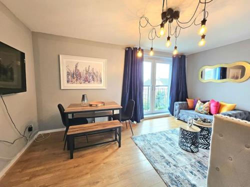 4 Separate Beds Sleeps 6 Beautiful 2 bed Apt - image 8