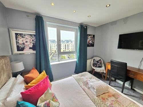 4 Separate Beds, Sleeps 6, Beautiful 2 bed Apt, Edinburgh (photo 9)
