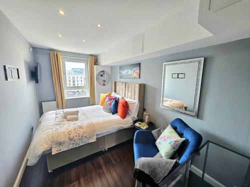 4 Separate Beds Sleeps 6 Beautiful 2 bed Apt - image 12
