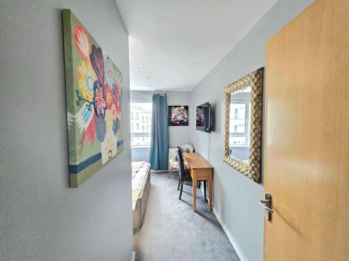 4 Separate Beds, Sleeps 6, Beautiful 2 bed Apt, Edinburgh (photo 6)