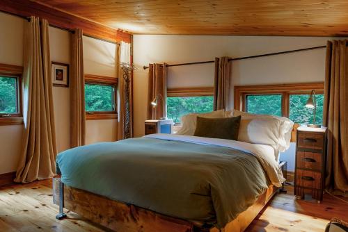 The Sculptural Nature Escape Spa & Billiards in วัล-เดวิด (QC)