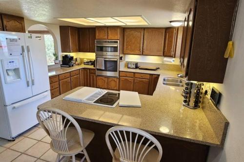 Cliff Views - Hot Tub - SUPs - Boat Parking - Sleeps 16, Page (Foto 7)