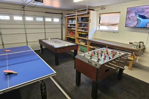 Cliff Views - Hot Tub - SUPs - Boat Parking - Sleeps 16, Page (Foto 5)