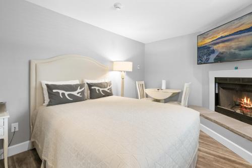 Big Bear Frontier Room Type - Deluxe Queen Studio 