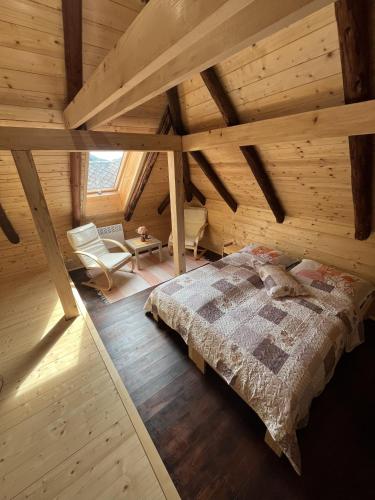 1 double bed, 1 twin bed
