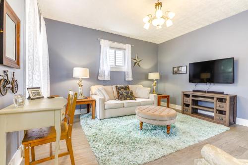 Dog-Friendly Dayton Home 1 Mi to Downtown! in Dayton, USA