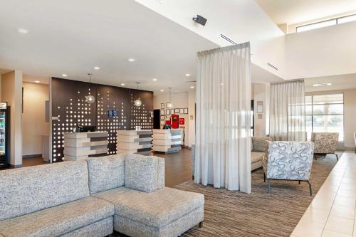 ล็อบบี้, Best Western Plus Executive Residency Rigby's Water World Hotel in วอร์เนอร์โรบินส์ (GA)